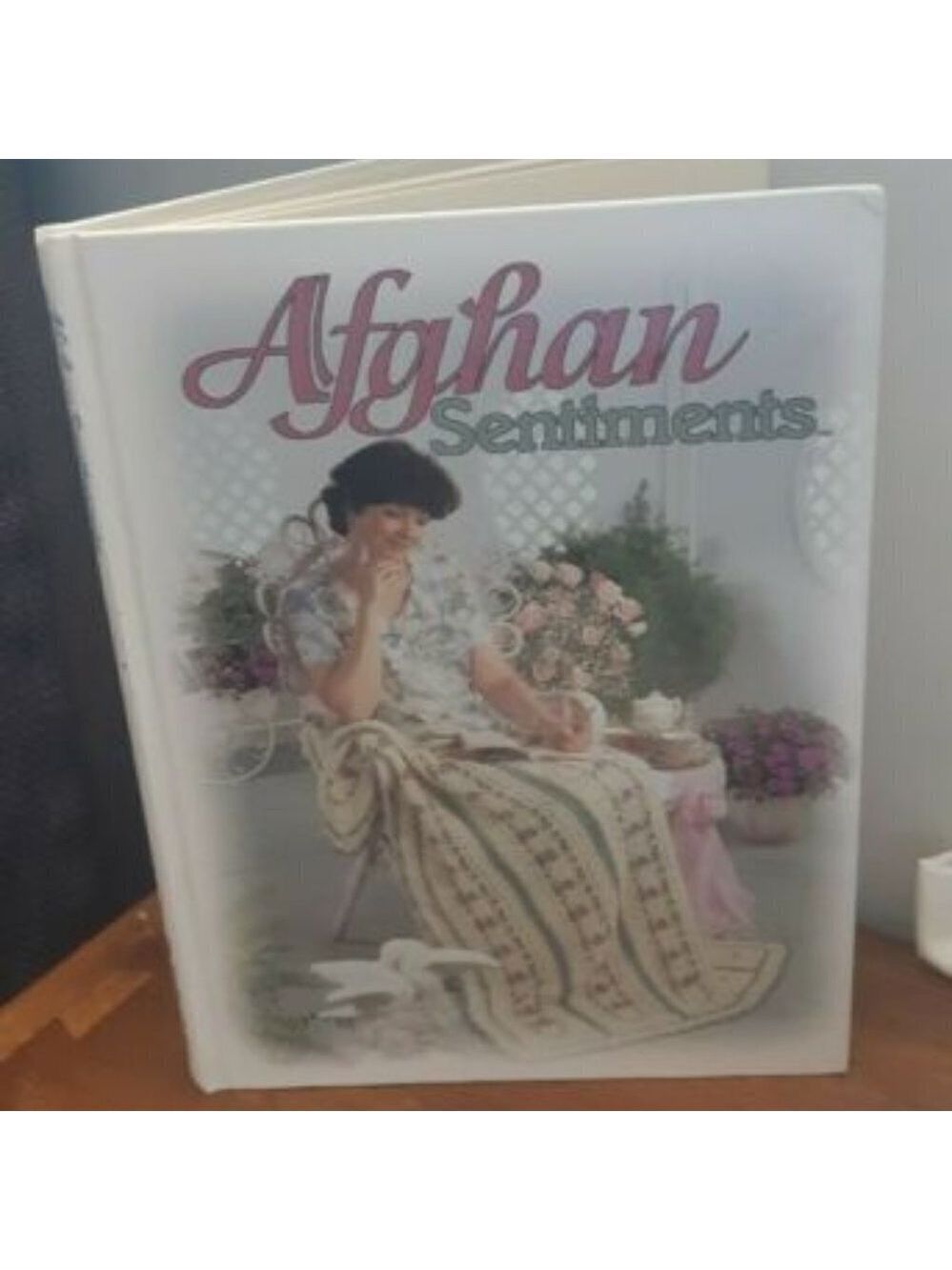 ANNIE'S Attic Hardcover book Afghan Sentiments Crochet lace patterns holiday
